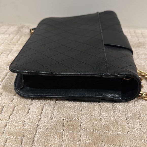 Chanel
Front Chain Flap Bag Quilted Sheepskin - Picture 4 of 9